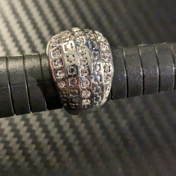 Avon Silver Day To Night Faux Diamond Dome Ring - Picture 3 of 7